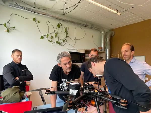 bureau d'études drones, Pilotes drones professionnels